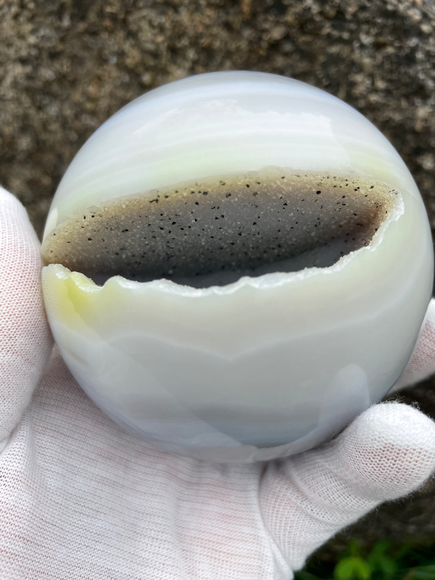 1.63LB Natural Geode Sphere,Agate Geode Ball,Natural Druse Ball,Crystal Ball Hole,Mineral Specimens,Crystal Heal,Crystal Gift,Home Decoration