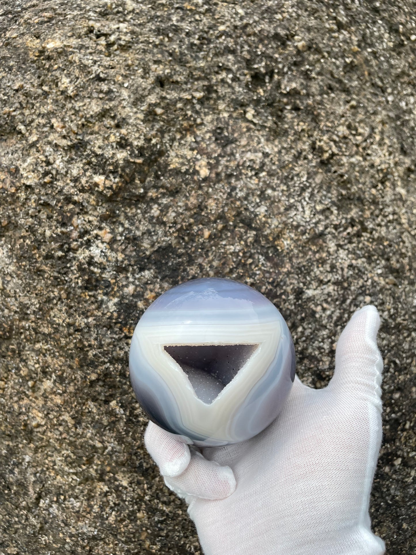 1.56LB Natural Geode Sphere,Agate Geode Ball,Natural Druse Ball,Crystal Ball Hole,Mineral Specimens,Crystal Heal,Crystal Gift,Home Decoration